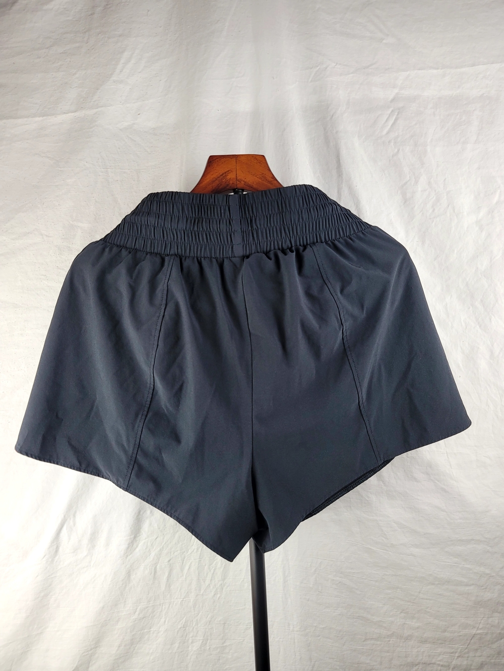 NWOT All in Motion Black Active Woven Shorts M Toggle Waist - Picture 4 of 7